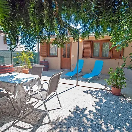 Apartman Kirac Pomer Exterior photo